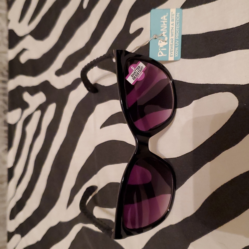 Women's Piranha sunglasses NWT- Future